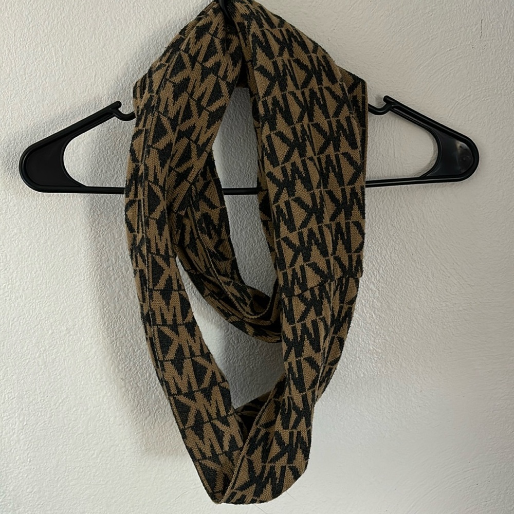 💋Michael Kors Infinity Scarf